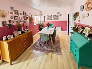 Dining Room - click for photo gallery